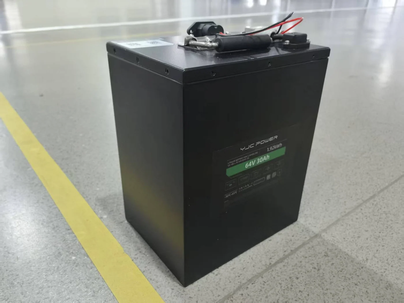 ই-স্কুটারের জন্য YJC Power 64 V 30 Ah লিথিয়াম ব্যাটারি প্যাক — ফ্যাক্টরি ফ্লোর