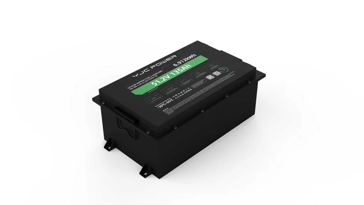 YJC-EB-L-M-51.2V135Ah-SE তিন চাকার লিথিয়াম ব্যাটারি, থ্রি-কোয়ার্টার ভিউ