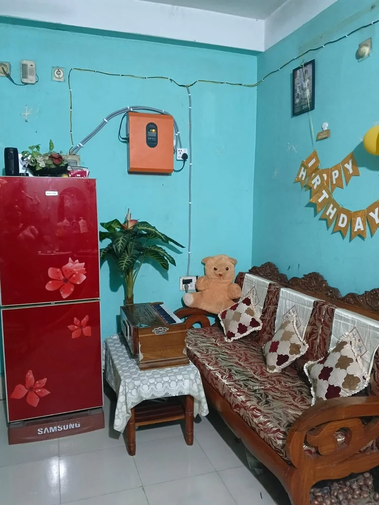 পরিবারের বসার ঘরের ফ্যান, লাইট ও চার্জার চালাচ্ছে YJC পাওয়ারবক্স