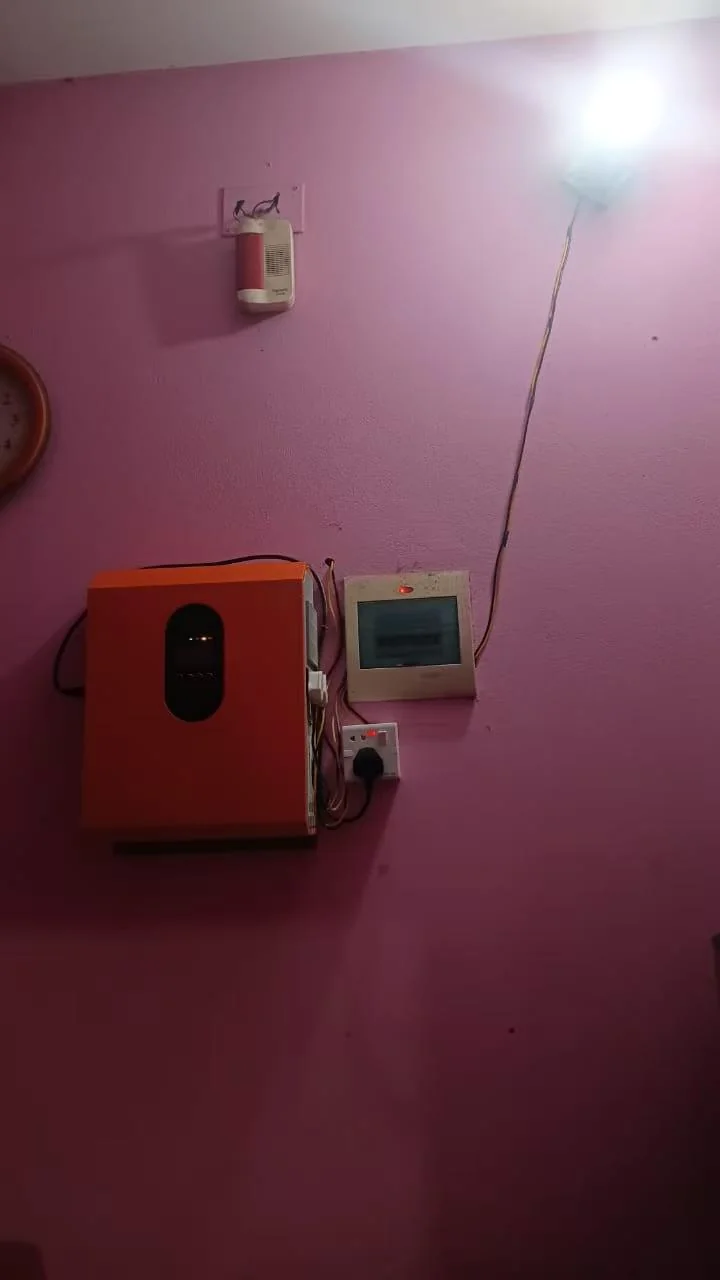 ডিস্ট্রিবিউশন বোর্ডের পাশে লাগানো YJC পাওয়ারবক্স