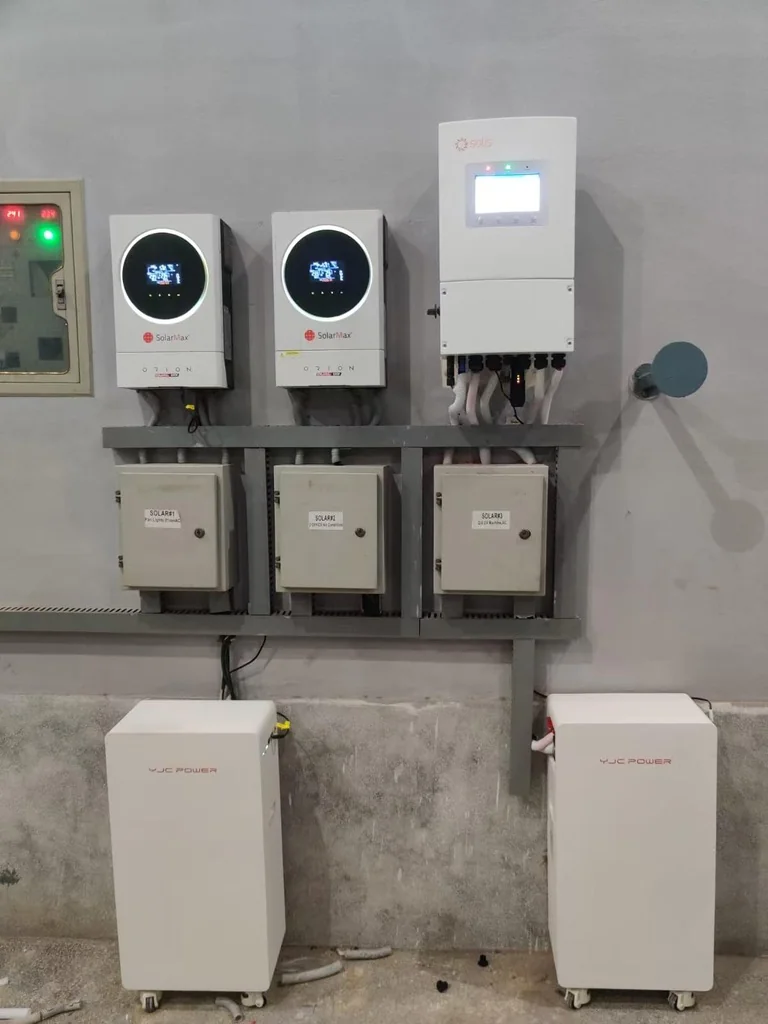 SolarMax ইনভার্টারসহ জোড়া YJC-LV16 ক্যাবিনেট
