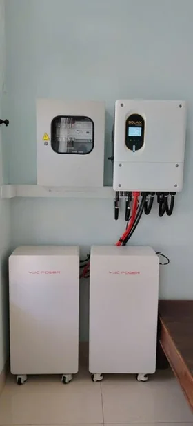 সোলার হাইব্রিড ইনভার্টারসহ দুটি YJC-LV16 ইউনিট